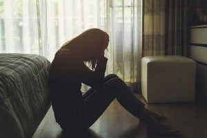 Picture-of-a-woman-depressed-sitting-on-bedroom-floor