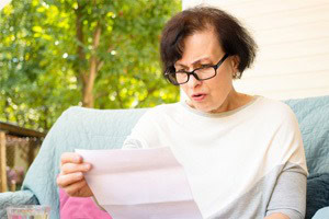 woman-reading-ssi-overpayment-letter